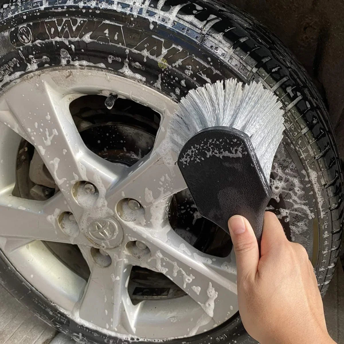 Brosse pour jantes